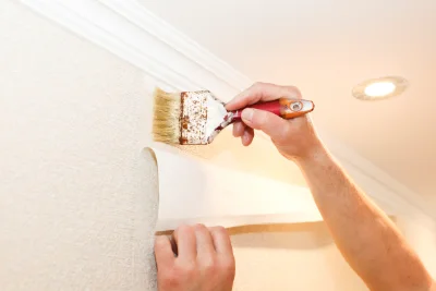 Pose de papier peint à Sury-le-Comtal — revêtements muraux et toiles de verre